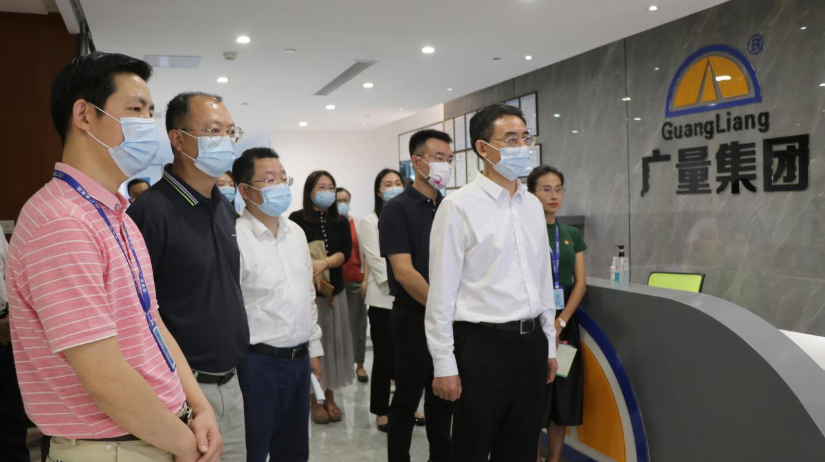 东莞市人大常委会潘新潮副主任莅临尊龙Z6官方网站集团调研